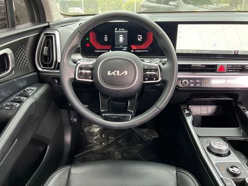 Used 2025 Kia Sorento EX AWD/4WD image 18