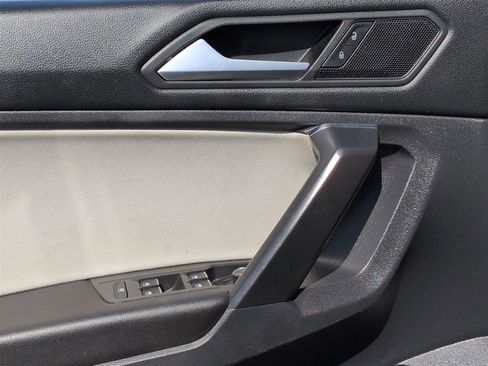 Used 2021 Volkswagen Tiguan SE w/ Panoramic Sunroof Package FWD image 13