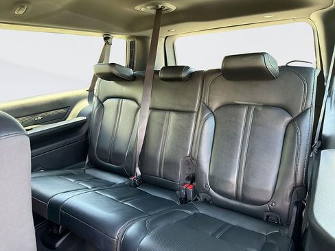 Used 2024 Jeep Wagoneer L Series II w/ Flexible Seating Group AWD/4WD image 28