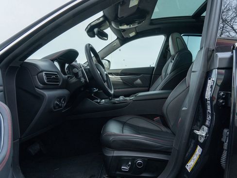 Used 2024 Maserati Levante GT Ultima image 18