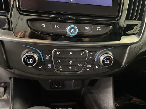 Used 2023 Chevrolet Traverse LT AWD/4WD image 21