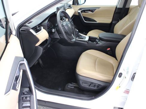 Used 2021 Toyota RAV4 XLE Premium FWD image 14