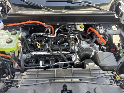 New 2026 Ford Maverick XLT w/ XLT Luxury Package FWD image 10