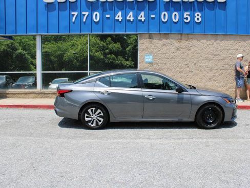 Used 2024 Nissan Altima 2.5 S FWD image 18