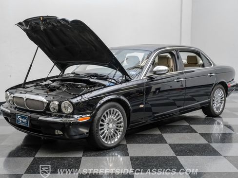 Used 2007 Jaguar XJ8 L RWD image 34