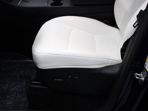 Used 2023 Tesla Model Y Long Range image 15