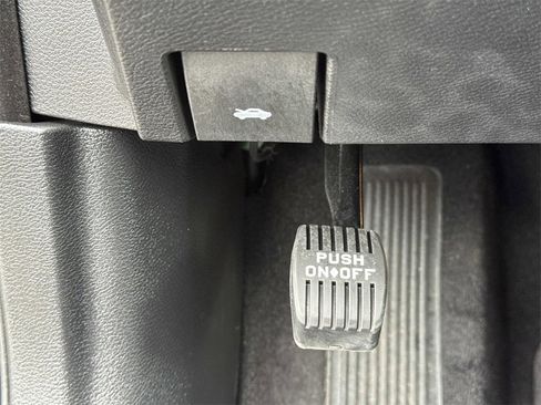 Used 2022 Chrysler 300 Touring w/ Sport Appearance Package image 37