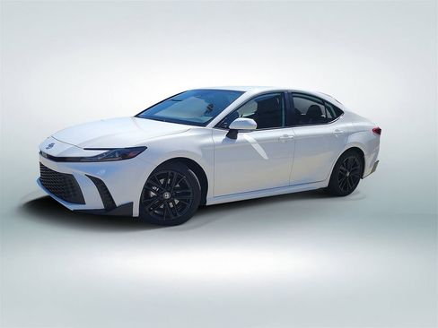 Used 2025 Toyota Camry SE image 1