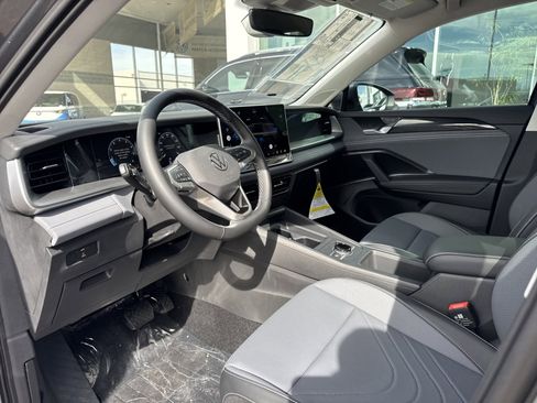 New 2026 Volkswagen Tiguan SE FWD image 11