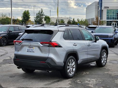 Used 2021 Toyota RAV4 XLE Premium image 13