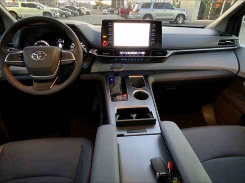 Used 2024 Toyota Sienna XSE image 15