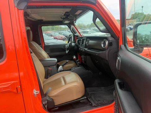 Used 2020 Jeep Wrangler Unlimited Rubicon w/ Dual Top Group AWD/4WD image 28