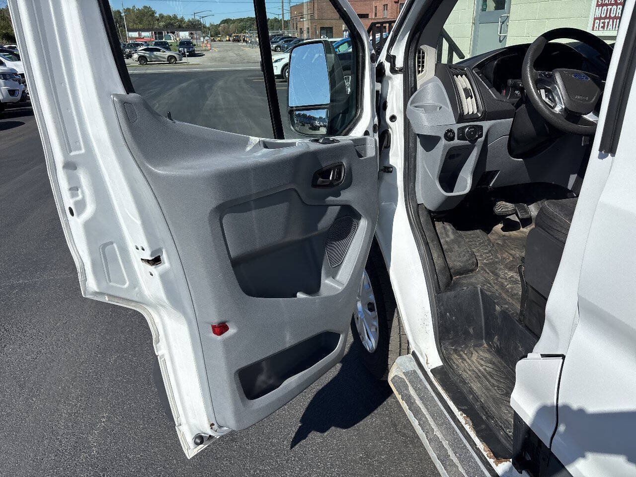Used 2018 Ford Transit 250 130 Low Roof w/ Exterior Upgrade Package RWD image 24