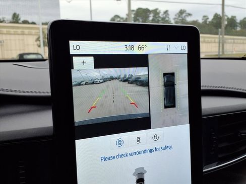 Used 2022 Ford Explorer Platinum w/ Technology Package image 23