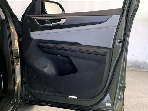 Used 2024 Volkswagen Atlas Peak Edition SE image 26