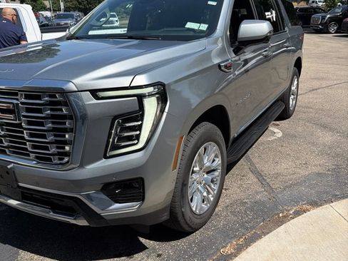 Used 2025 GMC Yukon XL Denali AWD/4WD image 2