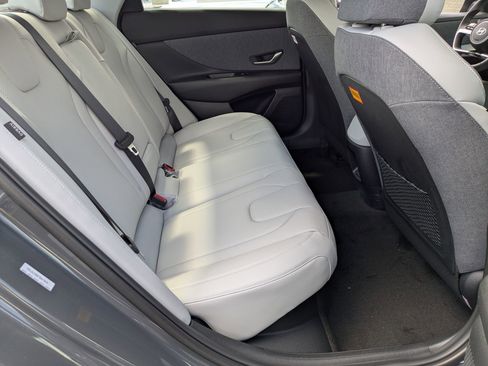 New 2025 Hyundai Elantra Limited FWD image 24