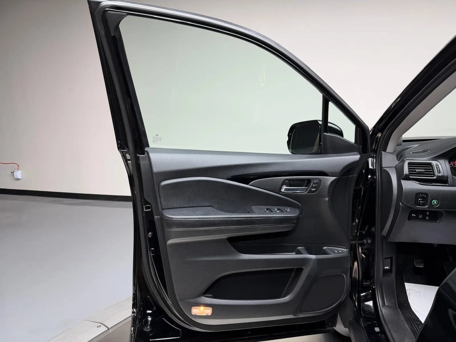 Used 2016 Honda Pilot Touring image 28