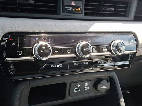 Used 2025 Honda Pilot EX-L image 10