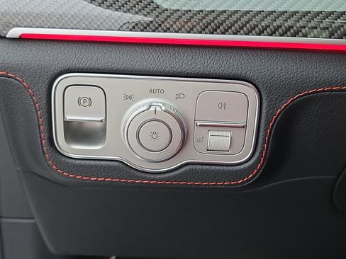 Used 2025 Mercedes-Benz GLE 53 AMG 4MATIC image 26