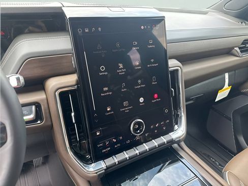 New 2026 GMC Yukon Denali Ultimate w/ LPO, Floor Liner Package AWD/4WD image 16