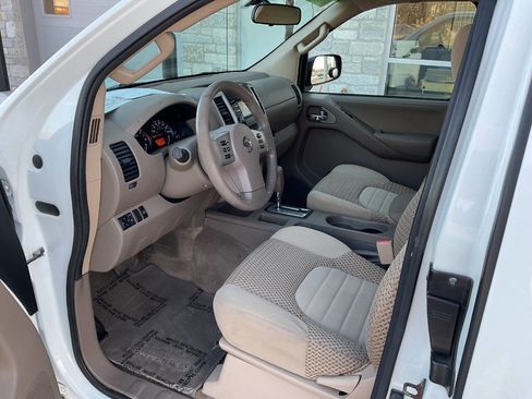 Used 2014 Nissan Frontier SV image 14