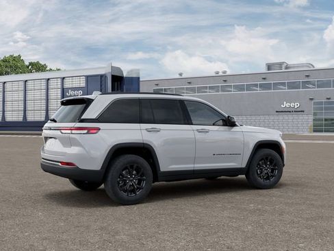New 2026 Jeep Grand Cherokee 4WD image 2