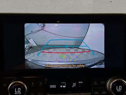 Used 2023 Toyota Highlander XLE image 28