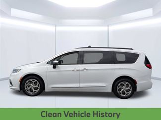 Used 2023 Chrysler Pacifica Limited FWD video 2