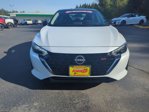 New 2025 Nissan Sentra SR w/ SR Premium Package FWD image 8