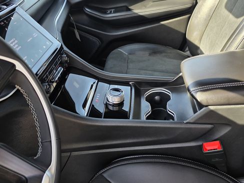 New 2025 Jeep Grand Cherokee Altitude image 13