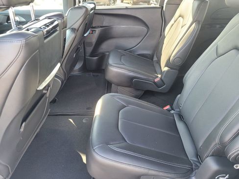 New 2026 Chrysler Pacifica Select image 8