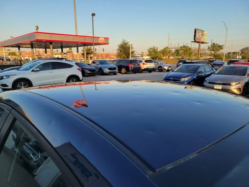 Used 2018 MAZDA MAZDA3 Touring FWD image 12