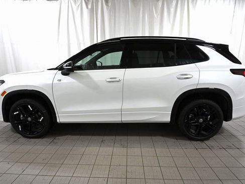 New 2026 Volkswagen Tiguan SE R-Line image 9