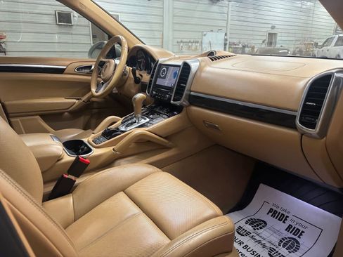 Used 2017 Porsche Cayenne Platinum Edition image 24
