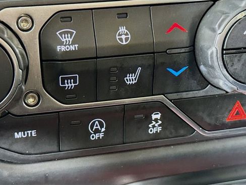 Used 2019 Jeep Wrangler Unlimited Sahara AWD/4WD image 22