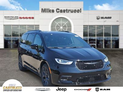 New 2026 Chrysler Pacifica Limited w/ S Appearance Package