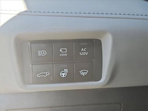 Used 2020 Toyota Highlander Limited AWD/4WD image 17