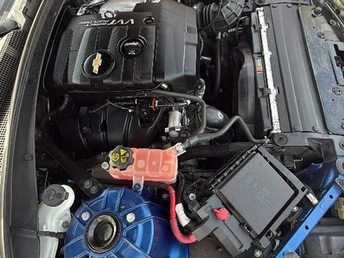 Used 2018 Chevrolet Camaro LT RWD image 29