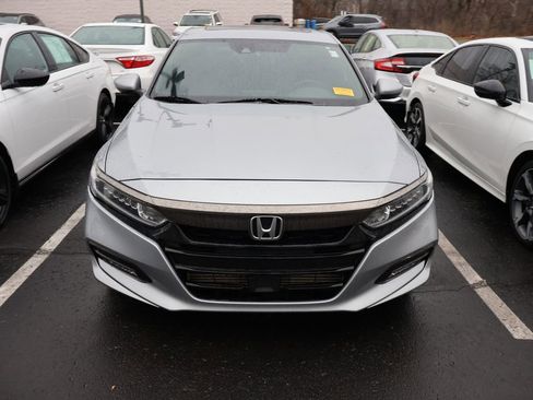 Used 2018 Honda Accord Sport image 2