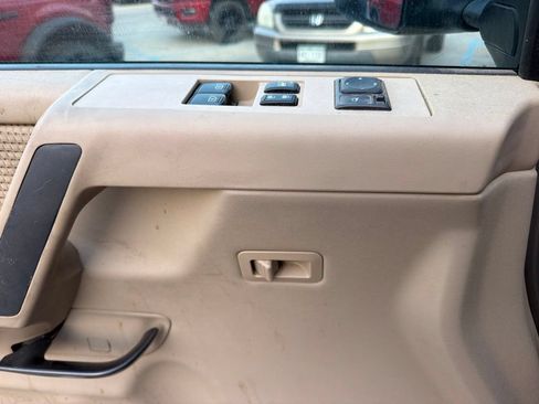 Used 2009 Nissan Titan SE w/ SE Max Utility Pkg AWD/4WD image 8