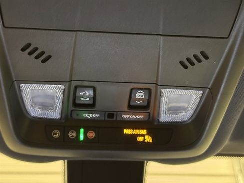 Used 2022 Chevrolet Equinox RS w/ RS Leather Package image 30