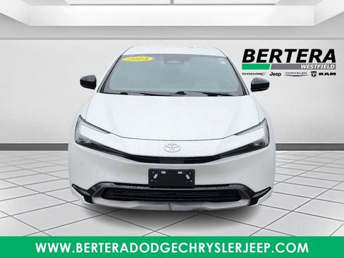 Used 2023 Toyota Prius XLE image 2