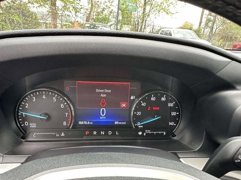 Certified 2022 Ford Explorer XLT w/ Equipment Group 202A AWD/4WD image 28