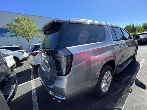 Used 2025 Chevrolet Suburban Premier RWD image 5