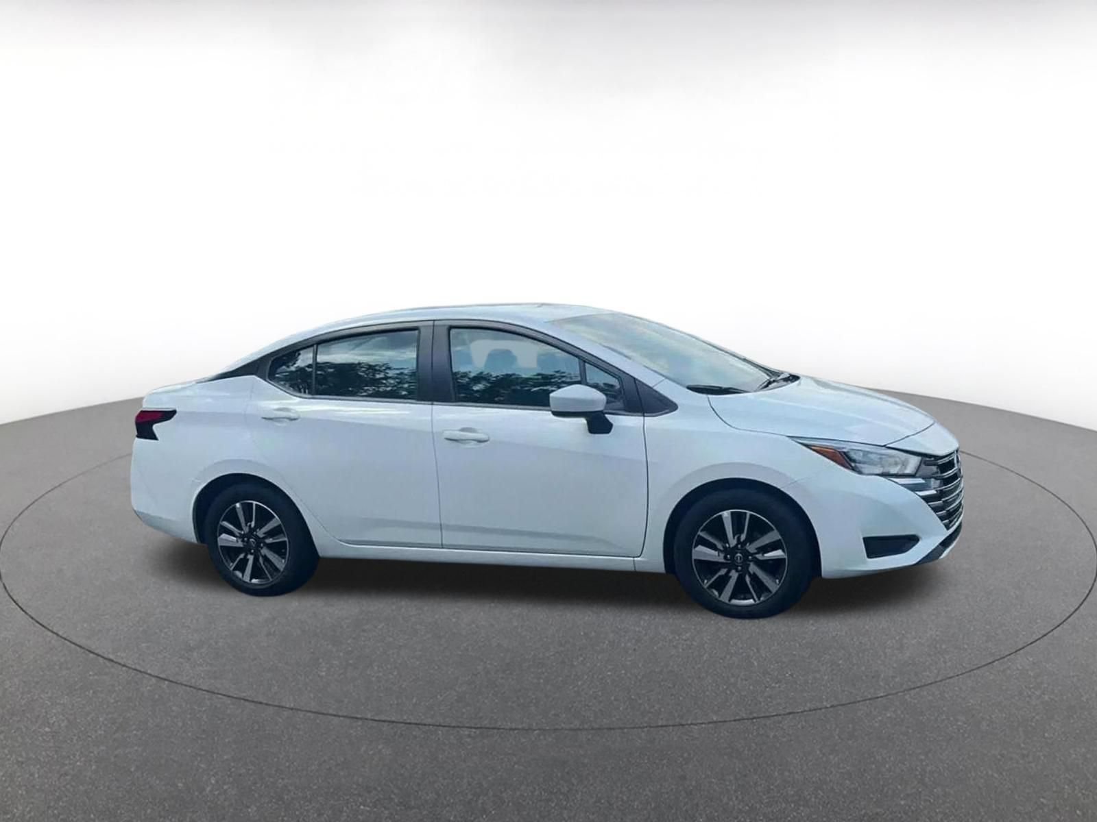 Used 2025 Nissan Versa SV FWD image 2
