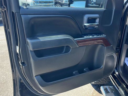 Used 2015 GMC Sierra 2500 SLE w/ SLE Preferred Package AWD/4WD image 18