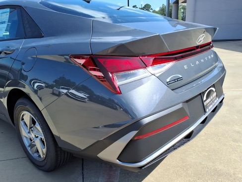 New 2026 Hyundai Elantra SE FWD image 19