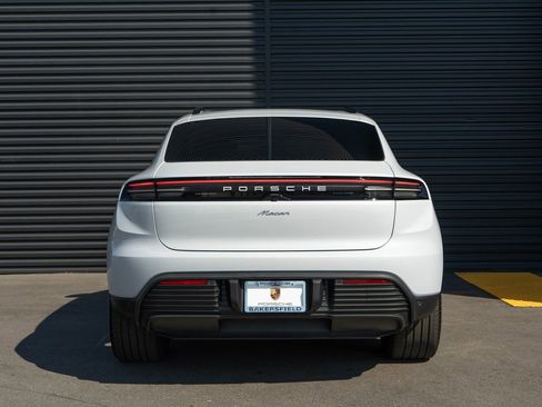 Certified 2025 Porsche Macan Electric image 10