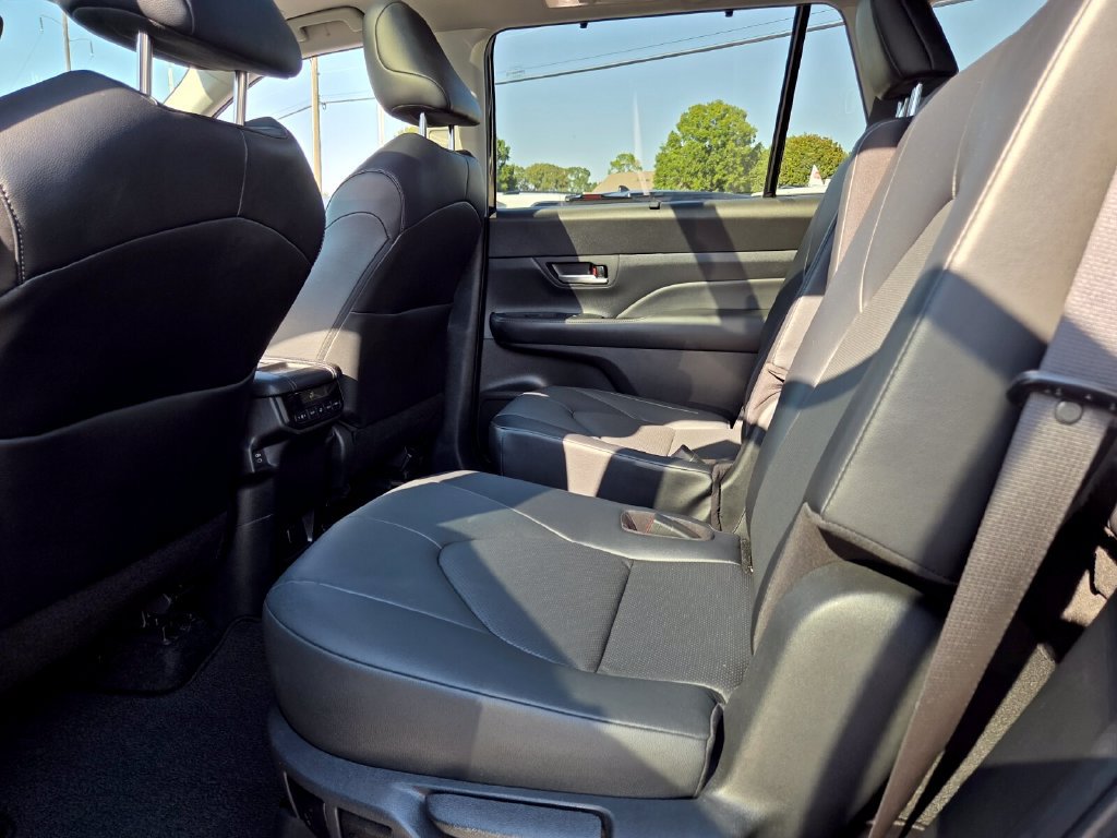 Certified 2024 Toyota Grand Highlander FWD image 6